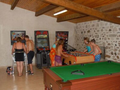 Bar du camping avec jeux